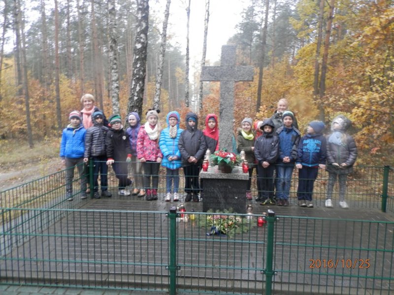 Wyjazd do miejsca pamięci w Kacprówku